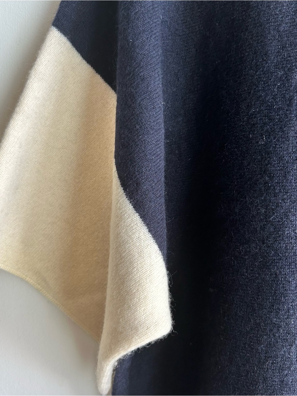 Vince Cashmere Navy & Ivory Relaxed Short Sleeve Scoop Neck Sweater, size S/M
